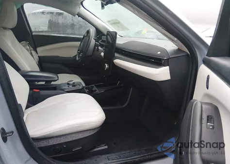 2024 Ford Mustang Mach-E Premium z USA, uszkodzony, nr VIN 3FMTK3S59RMA09755